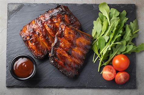  Gegrillde Varkensribbetjes met Een Kruidige Sichuan-Sauce: Heeft Liupanshui de Perfecte Combinatie van Smokey en Spicy Ontdekken?