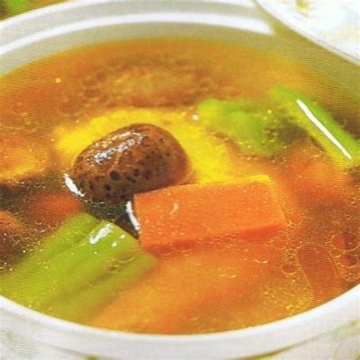  Jincheng Bitter Gourd Soup: Een Harmonieuze Verbinding van Zoet en Zuur voor een Ontstekingsremmende Smaakbom!