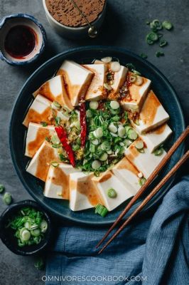  Shaoguan Steamed Tofu with Mustard Greens - Een romige en pikante culinaire ervaring die je smaakpapillen zal prikkelen!