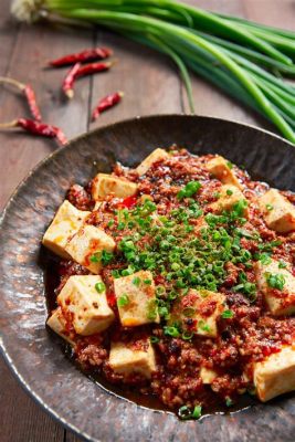  Liaoyuanse Mapo Tofu: Een Spicy Umami Explosie van Soja en Sichuan Peper!