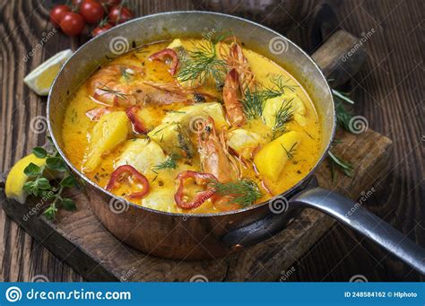  Moqueca de Peixe: Een romige viscurry met een frisse citruskick die je smaakpapillen zal verrassen!